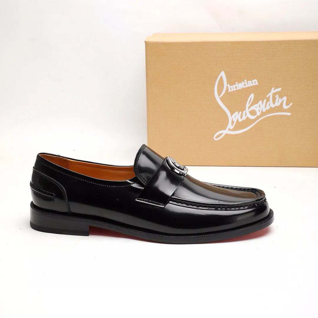 Batch 1,080 yuan 💰••New real shots••CL～High-end men’s 👔casual•loafers with red soles! ••🆑Genuine and top-quality goods from original orders ••✅💯 Purchase goods from top-quality original orders! Original imported patterned cowhide ➕Imported cowhide lining ➕Cowhide feet ➕Original leather outsole~🉑️Feel free to compare the authentic ones! Size: 38-44 (45.46.47 can be customized)